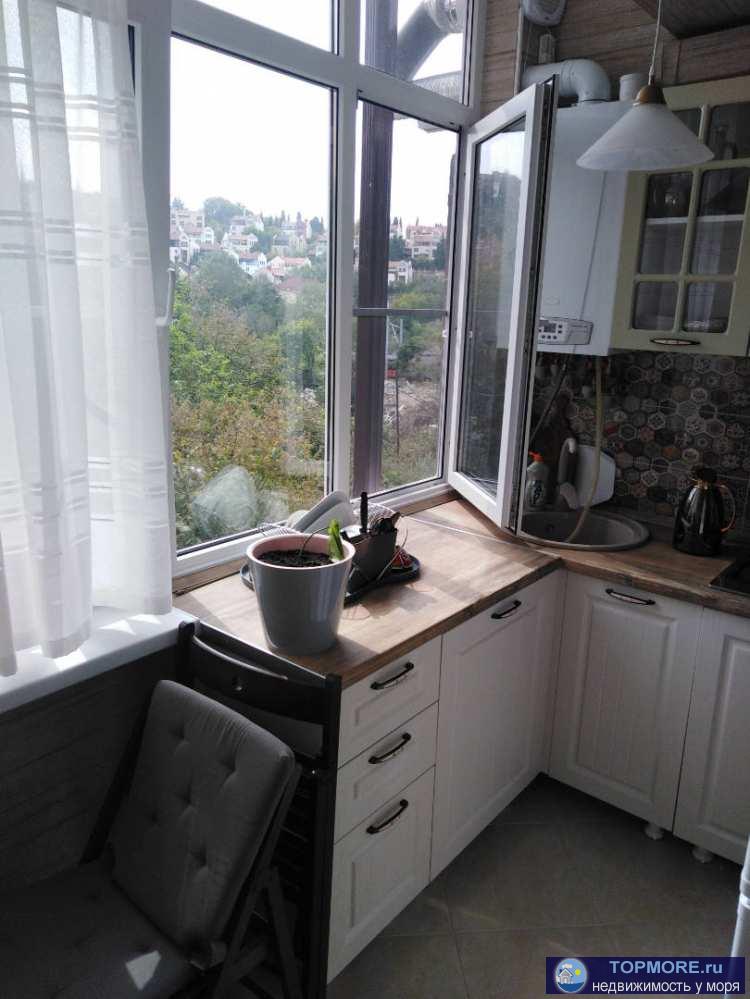 Продаю 1 квартиру на 1 этаже, район Новый Сочи, до моря 10-15 мин. С новым дизайнерским ремонтом, мебелью и... - 1