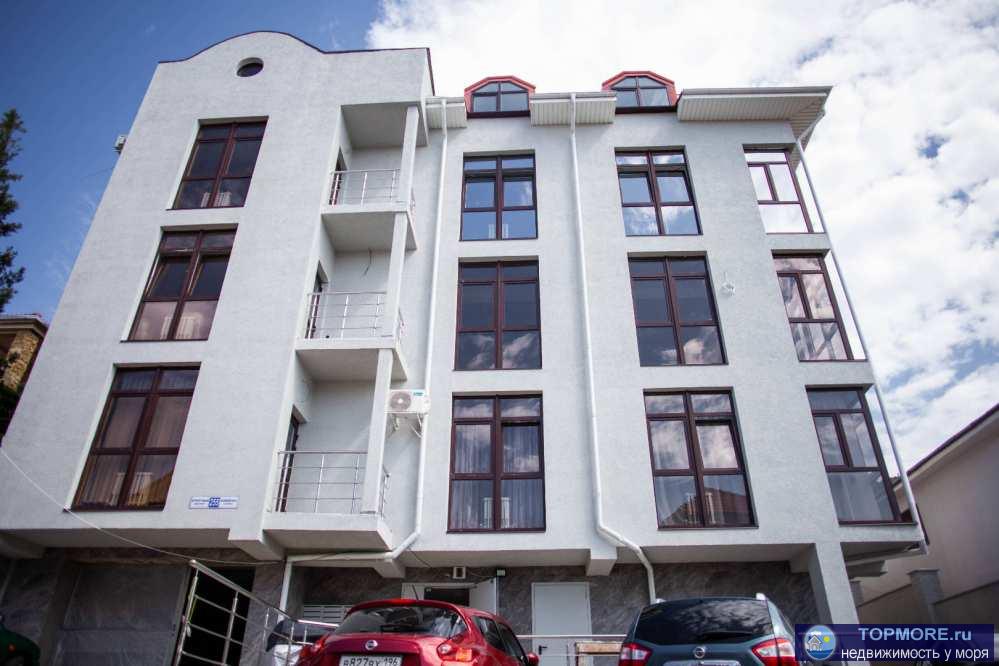 Продаётся просторная светлая квартира с видом на море. Такие на рынке недвижимости Сочи появляются не часто.Дом...