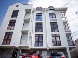 Продаётся просторная светлая квартира с видом на море. Такие на...