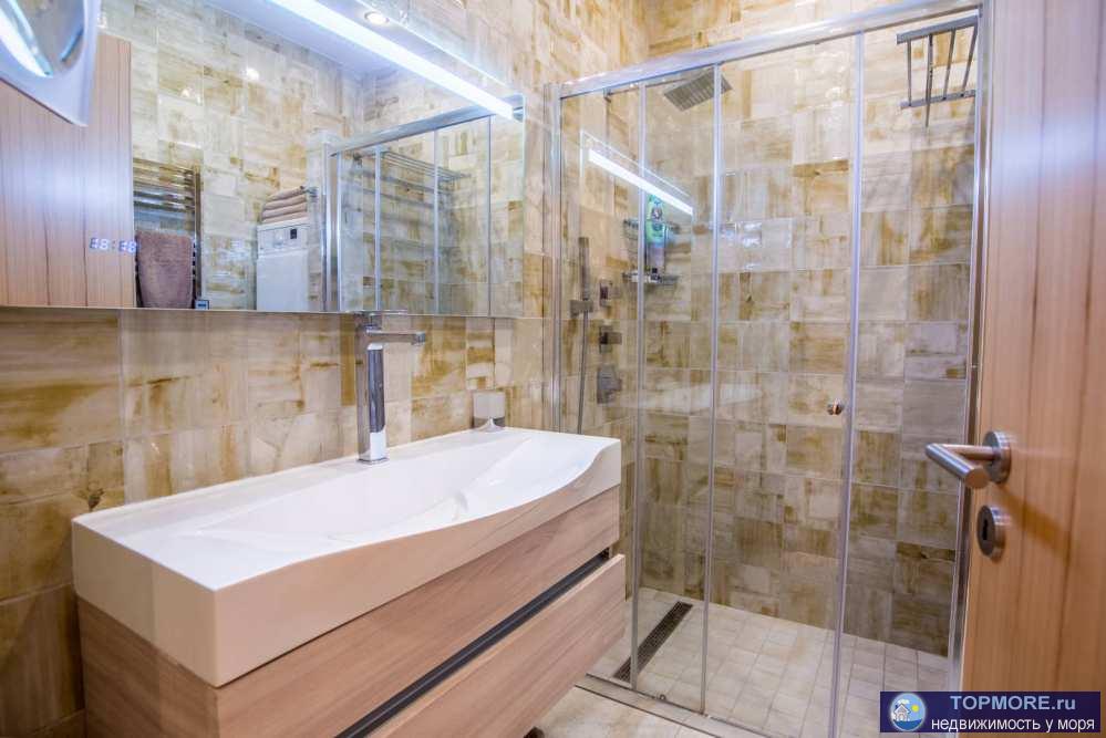  Продаю двухкомнатные апартаменты с кухней-гостиной на самом берегу моря с выходом на террасу из спальни и из кухни,...