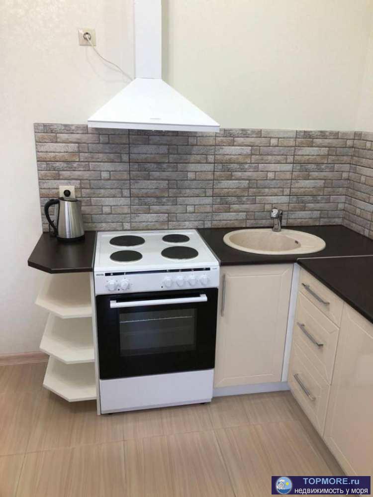 Продаю квартиру с ремонтом. Спальня и кухня гостиная.Мебель остается.Закрытая придомовая територия, парковка.  - 1