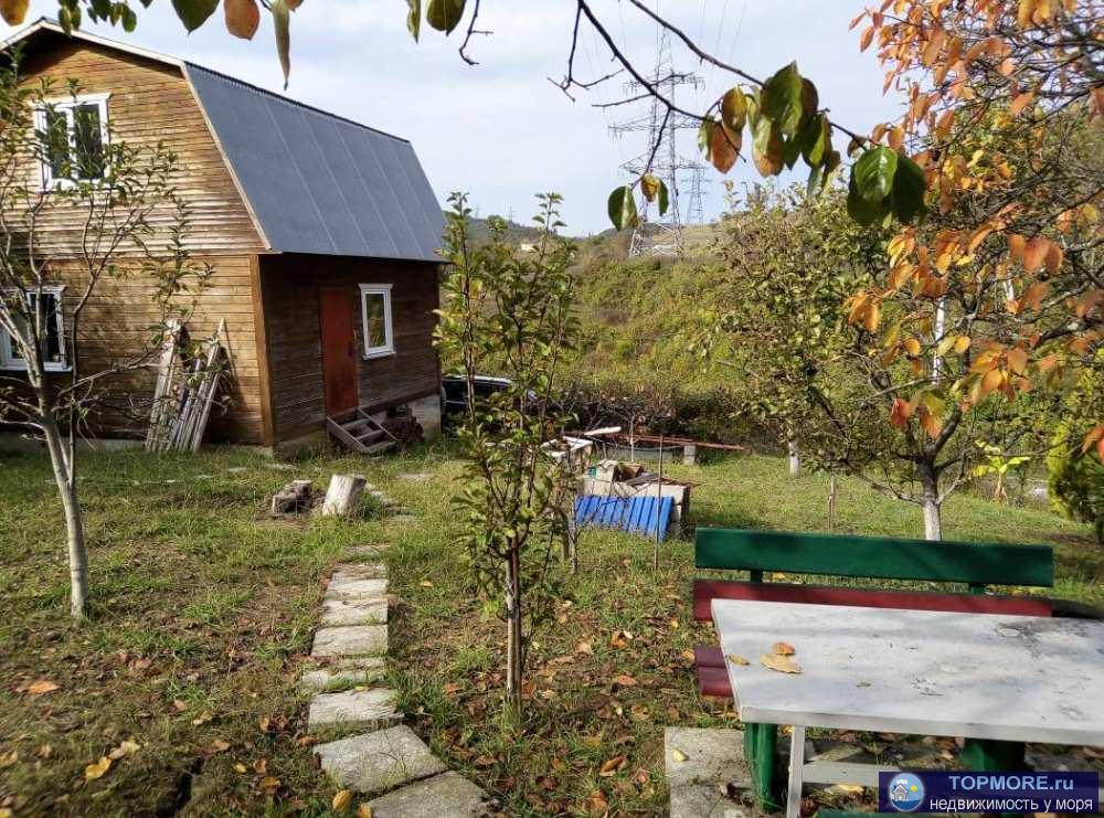 Продаю дом-дачу в Нижней Хобзе( сразу за Лоо). Дом из клееног бруса,есть плодловые деревья на участке.До моря 5 мин...