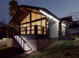 Новый дом в современном стиле с отделкой и дизайнерским освещением...