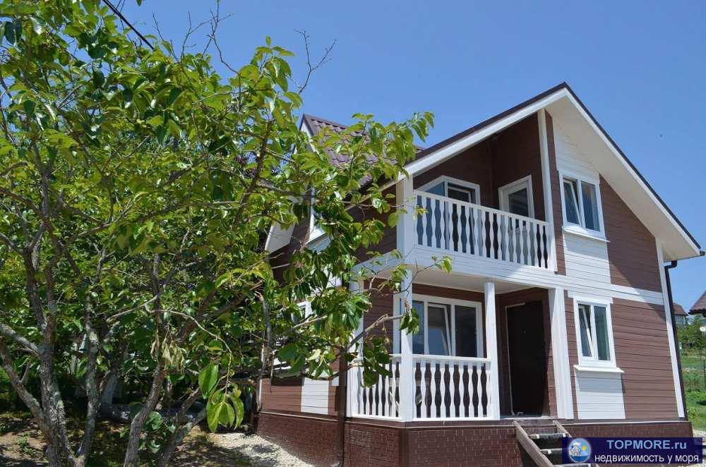 Планировка: на 1-м этаже расположен зал, кухня и гостинная, с/у. На 2-м этаже 3 спальни с балконом. Вид на горы....