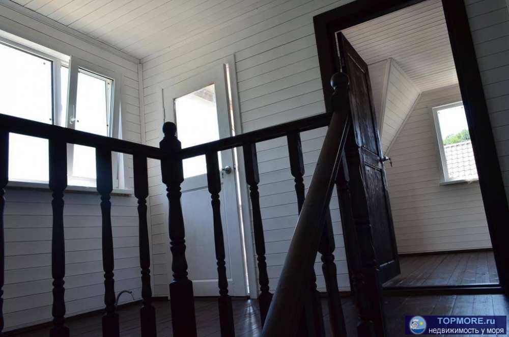 Планировка: на 1-м этаже расположен зал, кухня и гостинная, с/у. На 2-м этаже 3 спальни с балконом. Вид на горы.... - 2