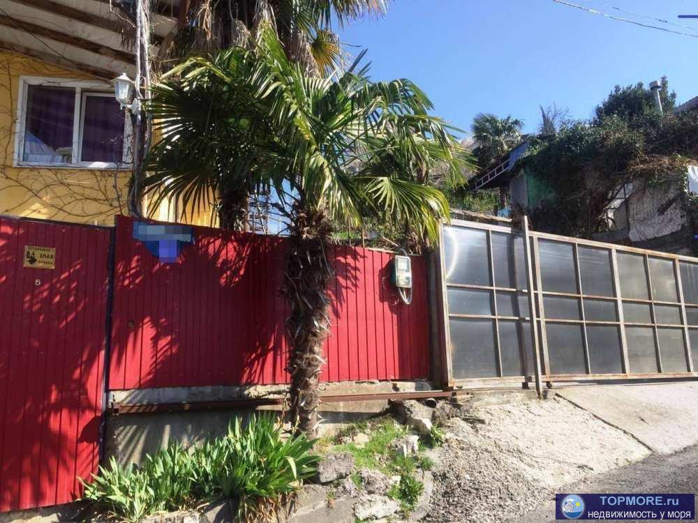 Продаётся 2/3 доли в частном доме. В собственности находится 4,2 сотки земли, есть небольшой уклон. У дома заезд на 2... - 1