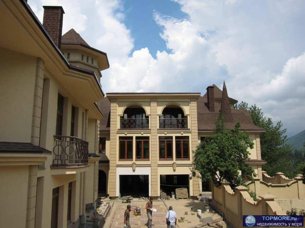 Лот № 133832. В продаже три дома площадью 770 кв.м. каждый, расположенных на 18 сотках земли. Класс дома: бизнес.... - 2