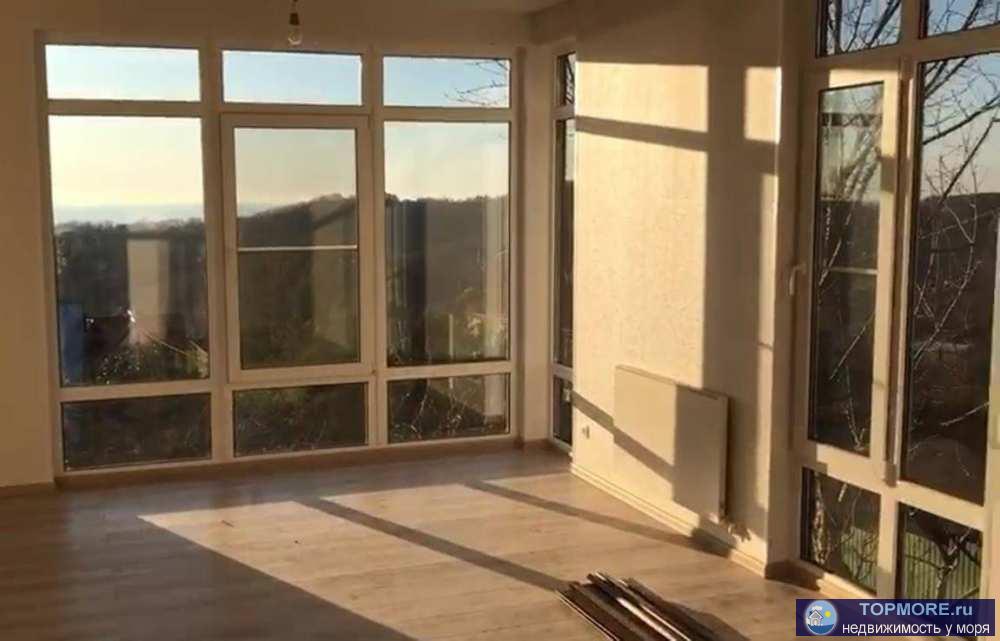 Дом площадью 185 метров квадратных в два этажа.Хороший ремонт в светлых тонах. Витражные окна с видом на море и...