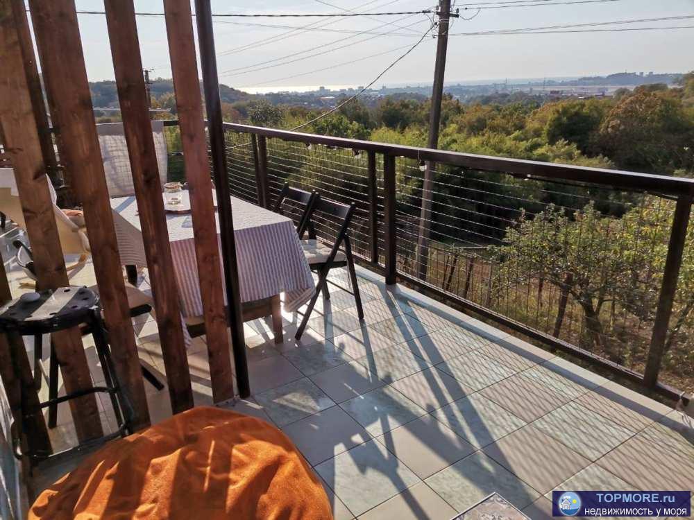 Продаётся шикарный дом с авторским ремонтом от дизайнера. 2 гаражных места под домом, большая кухня/гостиная, спальня...