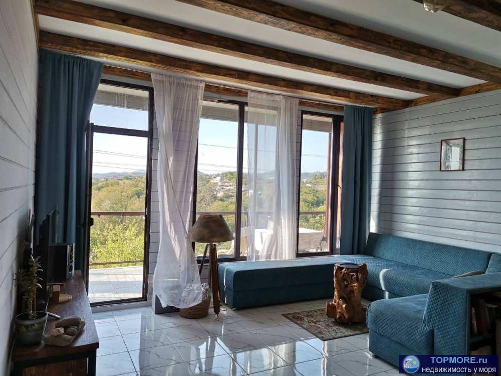 Продаётся шикарный дом с авторским ремонтом от дизайнера. 2 гаражных места под домом, большая кухня/гостиная, спальня... - 1