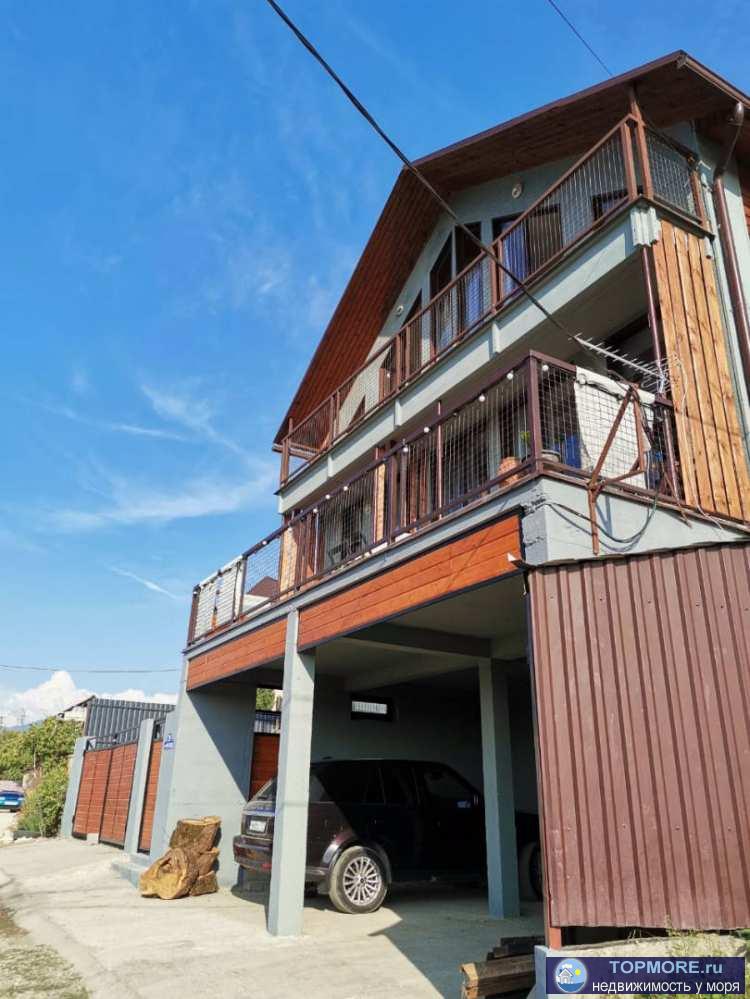 Продаётся шикарный дом с авторским ремонтом от дизайнера. 2 гаражных места под домом, большая кухня/гостиная, спальня... - 2