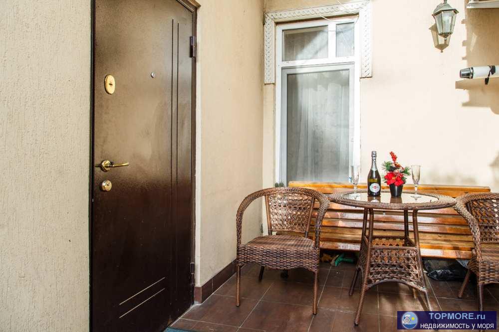 Продам 3-х этажный доходный дом в центре Сочи возле моря.Первый этаж- 60кв.м сдается под коммерцию (салон красоты),... - 1