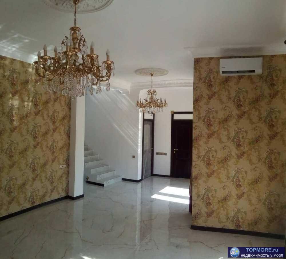 Прекрасный 3-х этажный дом. полностью с ремонтом и мебелью, ухоженный участок, парковка. Заходи и живи. Документы... - 1