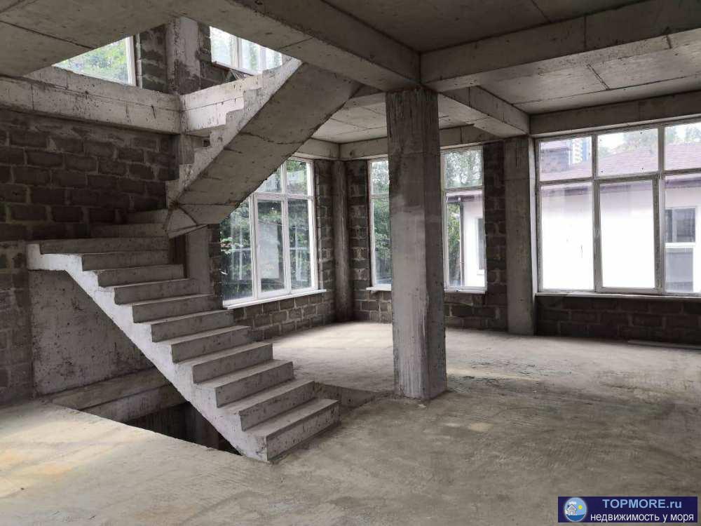 Дом в центре города!До моря пешком 5 минут.Планировка:1 этаж: Просторная кухня-гостиная,комната для гостей,санузел2... - 2