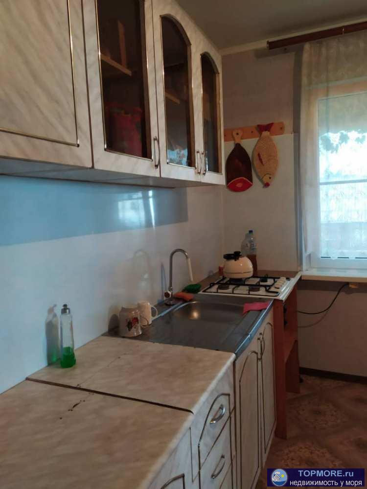 Продажа / Дома и коттеджи, Сочи, Светогорская улица, 4 500 000 р. Продается полдома. В доме на 1-м этаже кухня и 2 спальни. В цоколе находится санузел и можно сделать еще комнату,... - 2
