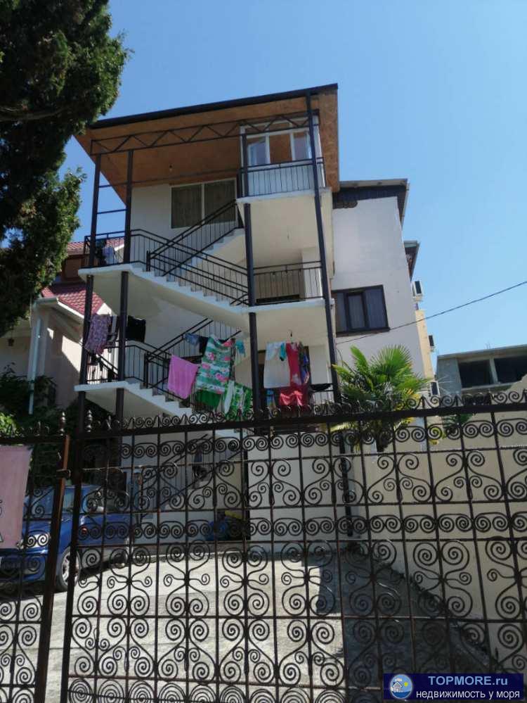 Срочно продается действующая 3 этажная гостиница (площадью 400 кв.м) в самом центре Лоо на земельном участке площадью...