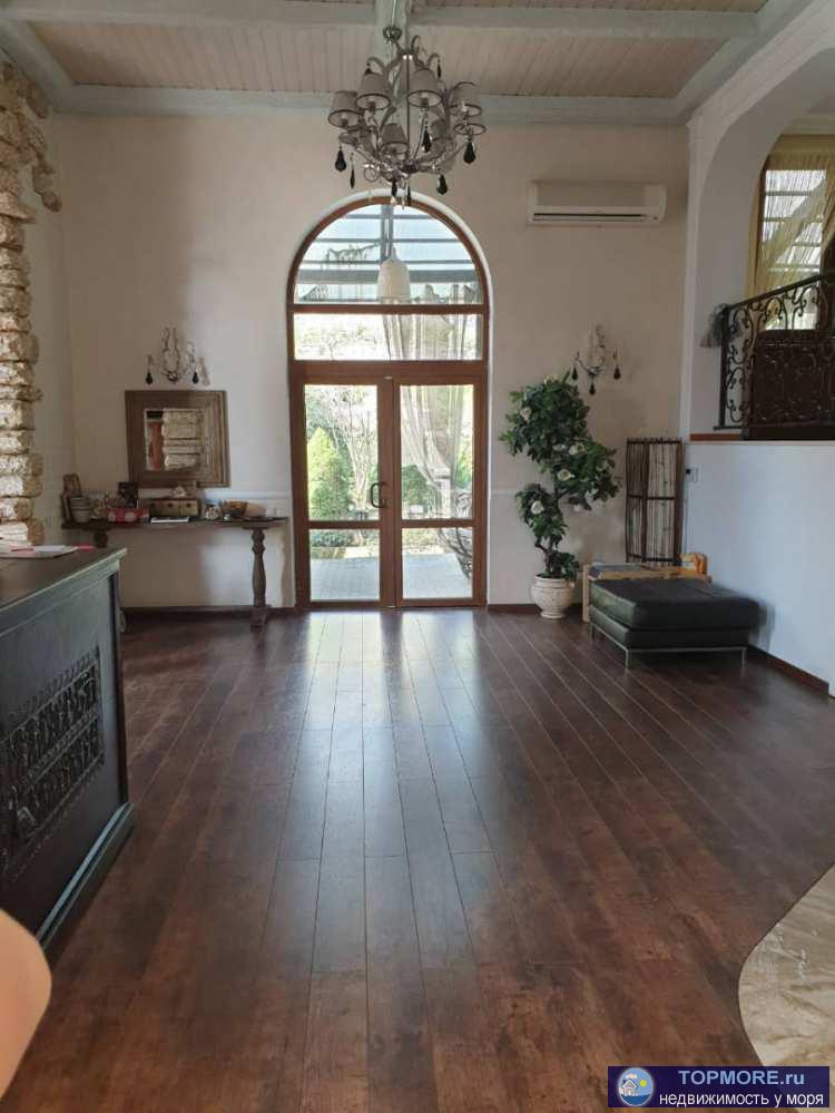 Коттедж в Дагомысе.Это, едешь из Сочи, проезжаешь Мамайский перевал, спускаешься к Дагомысу.Ехать на машине - 12-15...