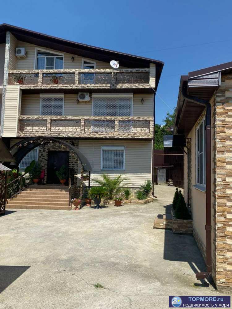 Дом 300 кВ/м отдельно стоящая сауна , свет 3 фазы, природный газ, тёплые полы батареи , дом утеплён , стоит на сваях...