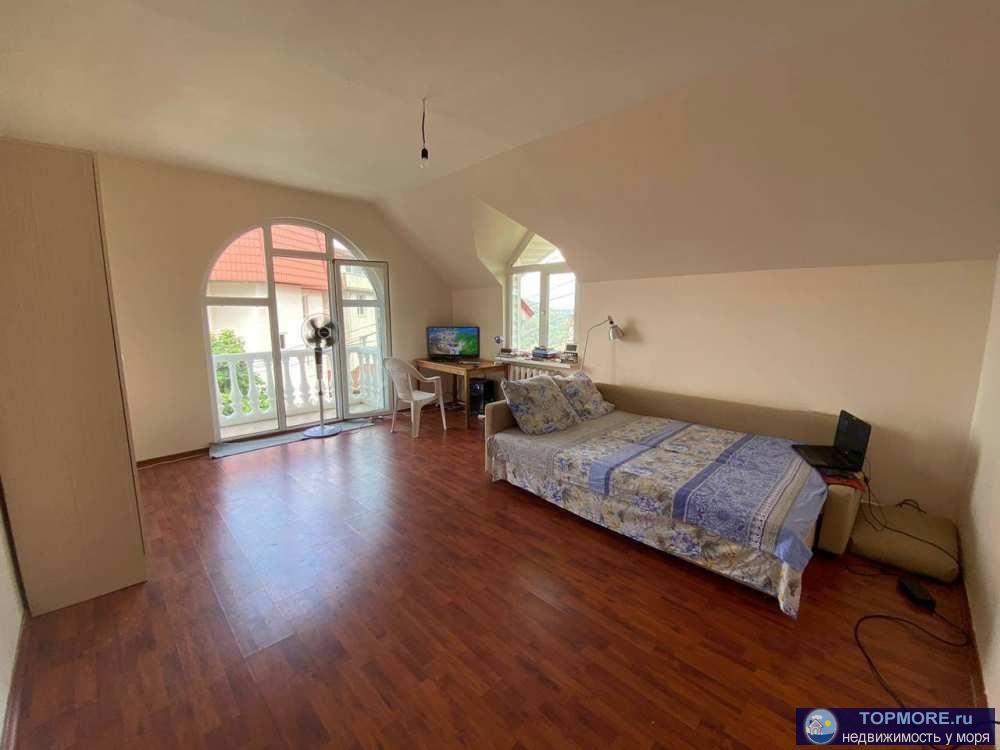 Лот № 130058. Предлагаем к продаже дом с отличным видом на море.  Дом рассчитан на большую семью, много комнат,...