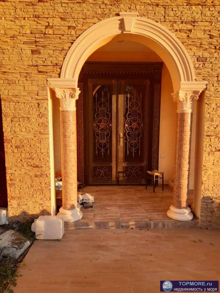 Продается отличный 2-этажный дом с видом на море, расположенный в микрорайоне Мамайка, общей площадью 200 кв. метров....