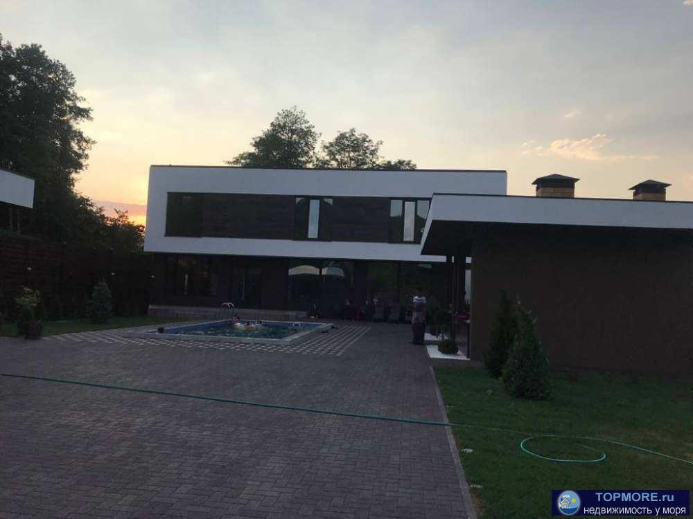 Отличный дом в заповедном месте, вид на горы со всех сторон, 15 минут до центра, басейн 8 метров , беседка с зоной...