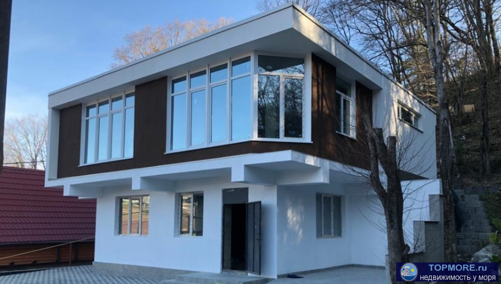 Предлагаем к продаже новый дом общей площадью 200 кв. м. плюс эксплуатируемая крыша 140 кв. м., расположенный в...