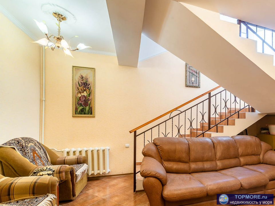 Продаю дом- мини гостиницу.Первый этаж-хозяйский,2 и 3 по сдачу(8 номеров). Все коммуникации центральные, полностью с...