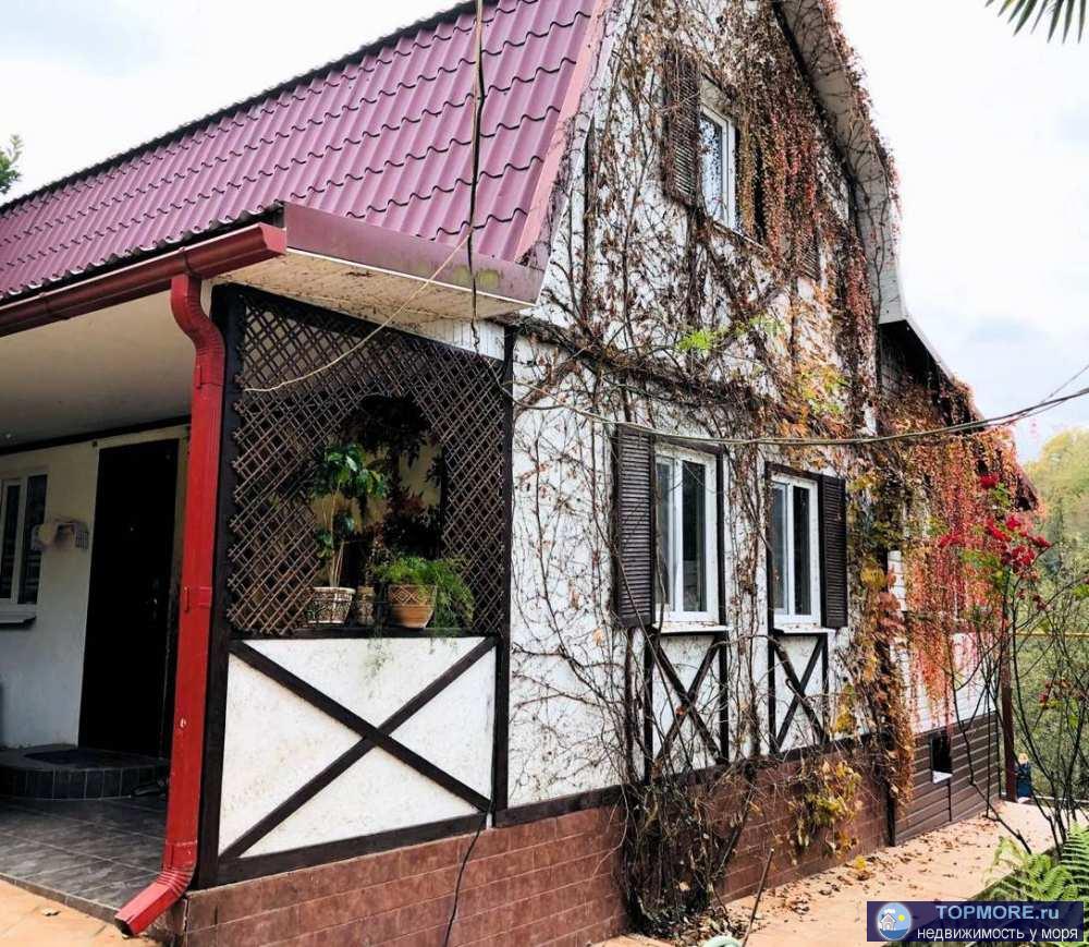 Потрясающий дом для жизни в тихом и живописном месте в гармонии с природой .  Все комуникации центральные включая газ...