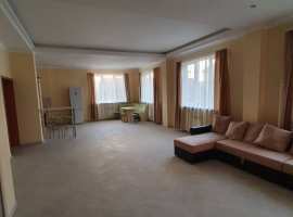 Продается просторный дом на Соболевке.3 этажа полностью...