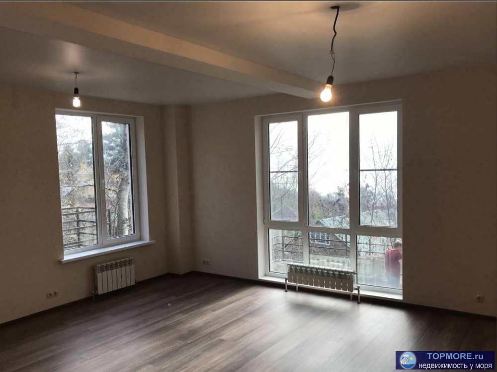 Продается новый коттедж. Десять минут пешком до моря. Ворота с автоматикой, двор благоустроен брусчаткой. В доме три... - 1