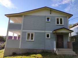 Продам двухэтажный панельно-щитовой дом на участке земли 10,38...