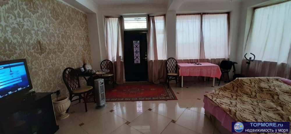 Вид на море и горы, центральная часть Сочи, 10 мин до пляжа на общественном транспорте, живописное место, граничит с... - 2