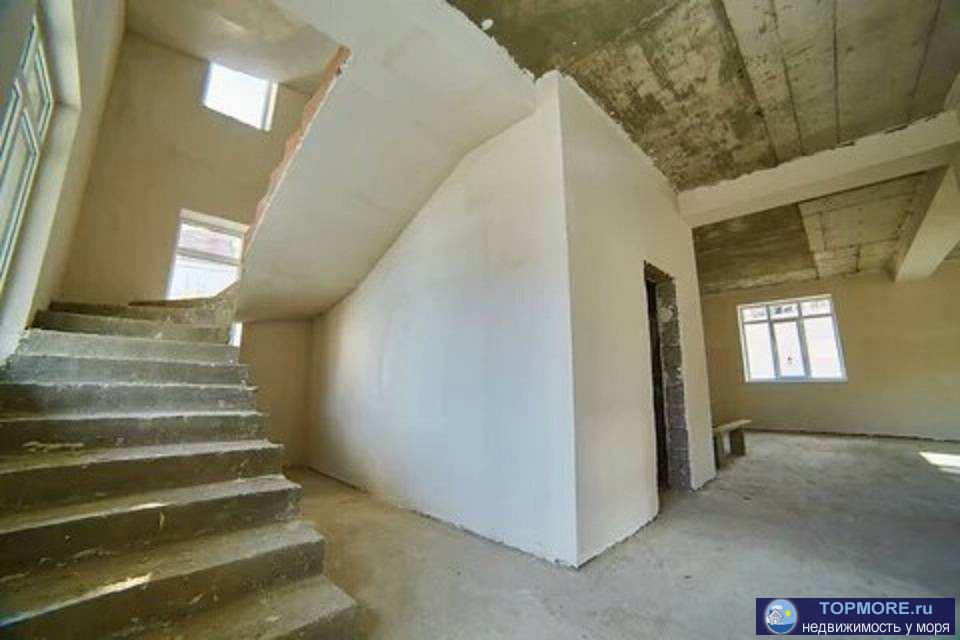 Продаю дом в центре Дагомыса,площадь 360 квм,участок 8 соток. Месторасполажение дома удачно для проживания,сдачи в... - 1