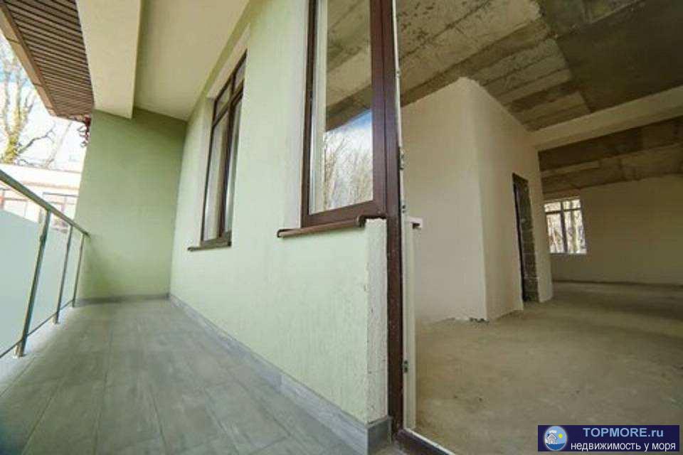 Продаю дом в центре Дагомыса,площадь 360 квм,участок 8 соток. Месторасполажение дома удачно для проживания,сдачи в... - 2