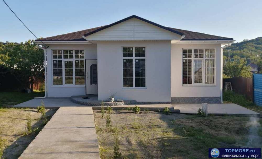 Продаётся дом в п. Нижняя Хобза. Участок 7,5 соток, правильной формы, ровный. Дом 80 м2, монолит-блок. Фасад короед....