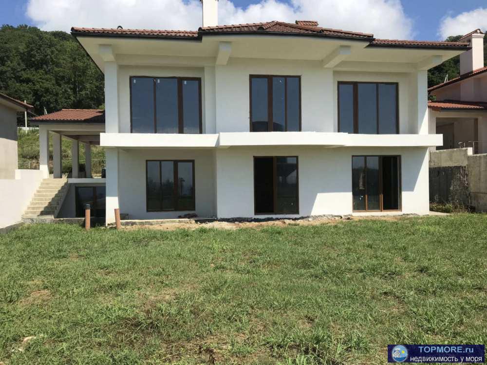 • Количество спален -3• Количество санузлов - 4• Натуральная кровля braas• Панорамное остекление и входная...