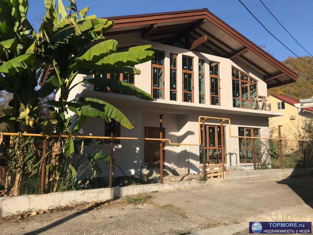 Продаю коттедж в стиле шале, 200 кв.м, хорошая планировка: 1 этаж - большая совмещенная кухня гостиная, спальная... - 2