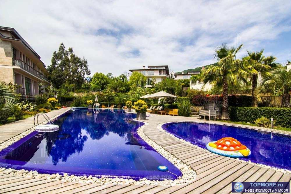 Закрытая и охраняемая территория. Бассейн общего пользования, теннисный корт, беседки по всему комплексу, зона... - 1