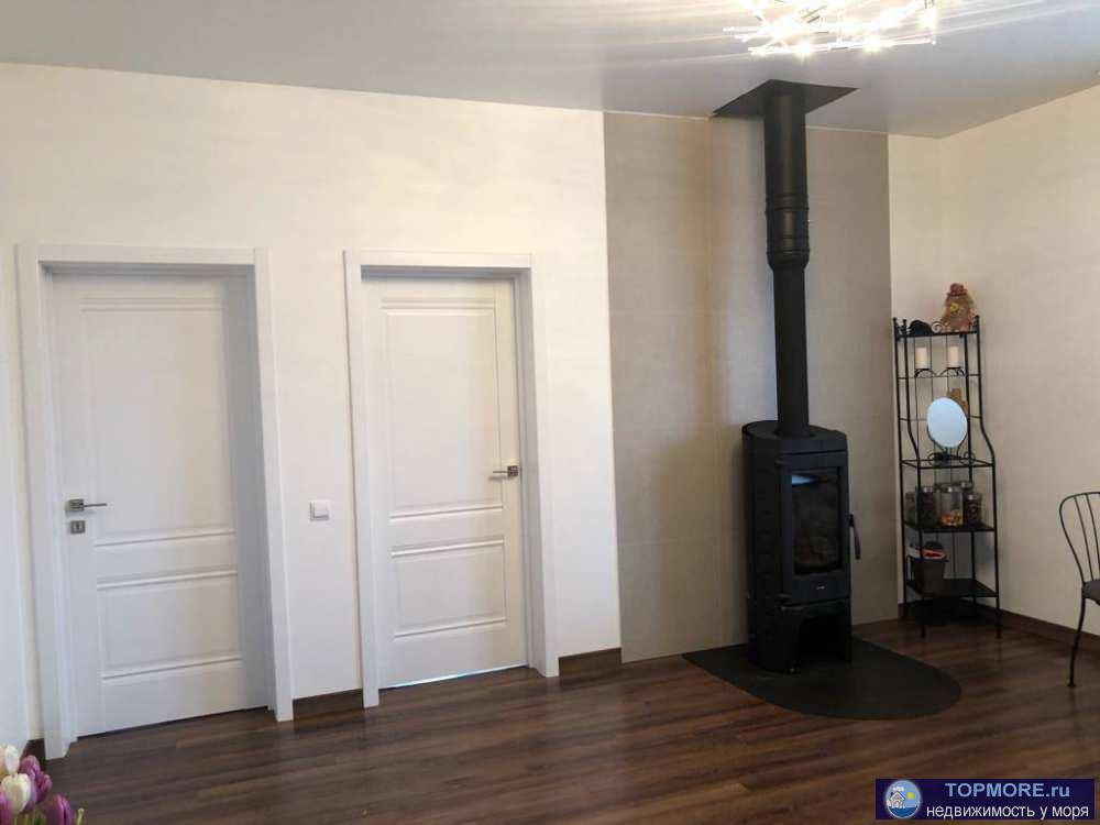 Крепкий кирпичный дом в живописном  месте рядом с остановкой на большом участке с прекрассным садом Все документы...