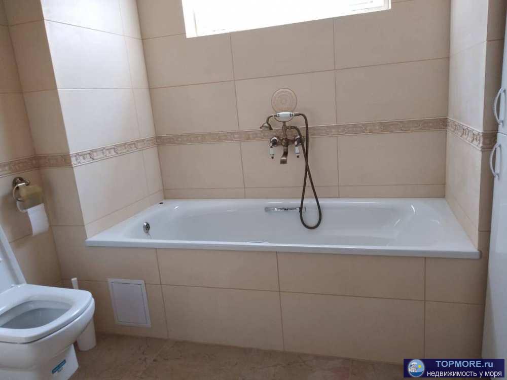 Продаю капитальный дом в Адлере на ровном участке 5 соток. 5 спален, 2 ванные комнаты, 3 балкона, кухня-гостинная,...