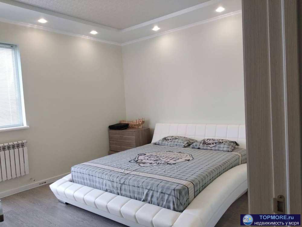 Продаю капитальный дом в Адлере на ровном участке 5 соток. 5 спален, 2 ванные комнаты, 3 балкона, кухня-гостинная,... - 1