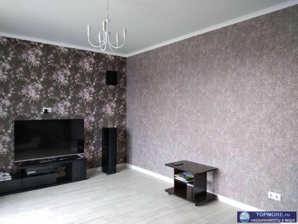 Продаю капитальный дом в Адлере на ровном участке 5 соток. 5 спален, 2 ванные комнаты, 3 балкона, кухня-гостинная,... - 2