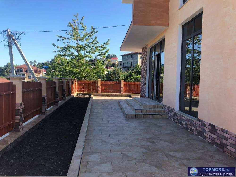 На каждый дом  4 сотки, свет 15кв, вода центральная, канализация септик современный, уже на участке есть абонентская...