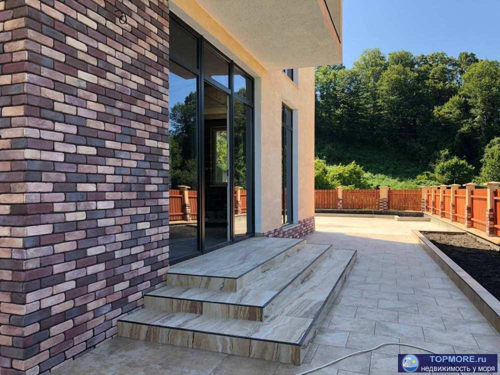 На каждый дом  4 сотки, свет 15кв, вода центральная, канализация септик современный, уже на участке есть абонентская... - 1