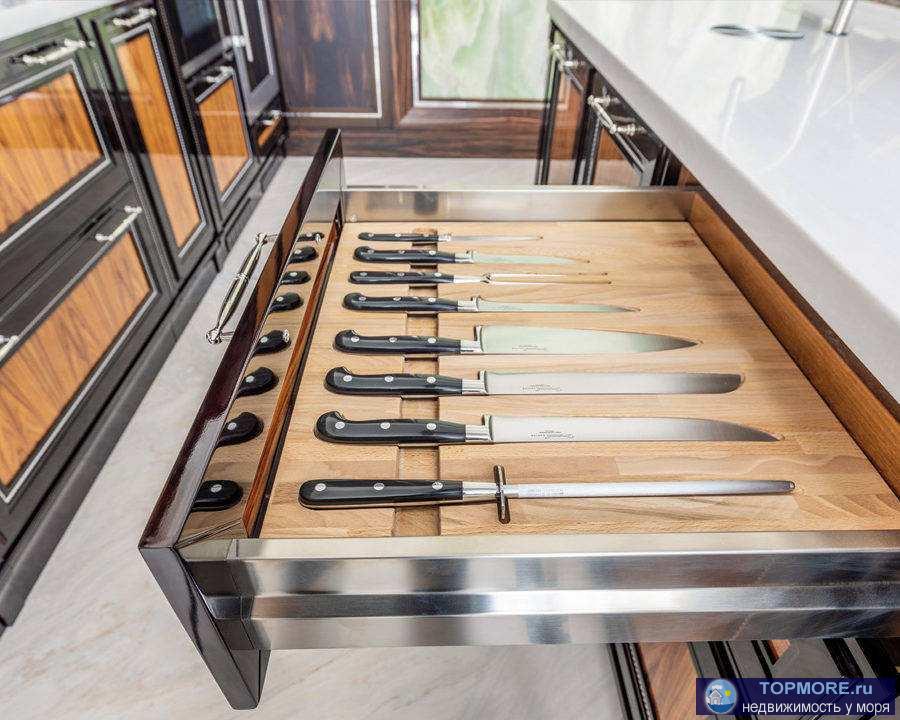  Продаю виллу на берегу моря. Планировка:  7 комнат  с отдельными ванными комнатами, просторными террасами с... - 2