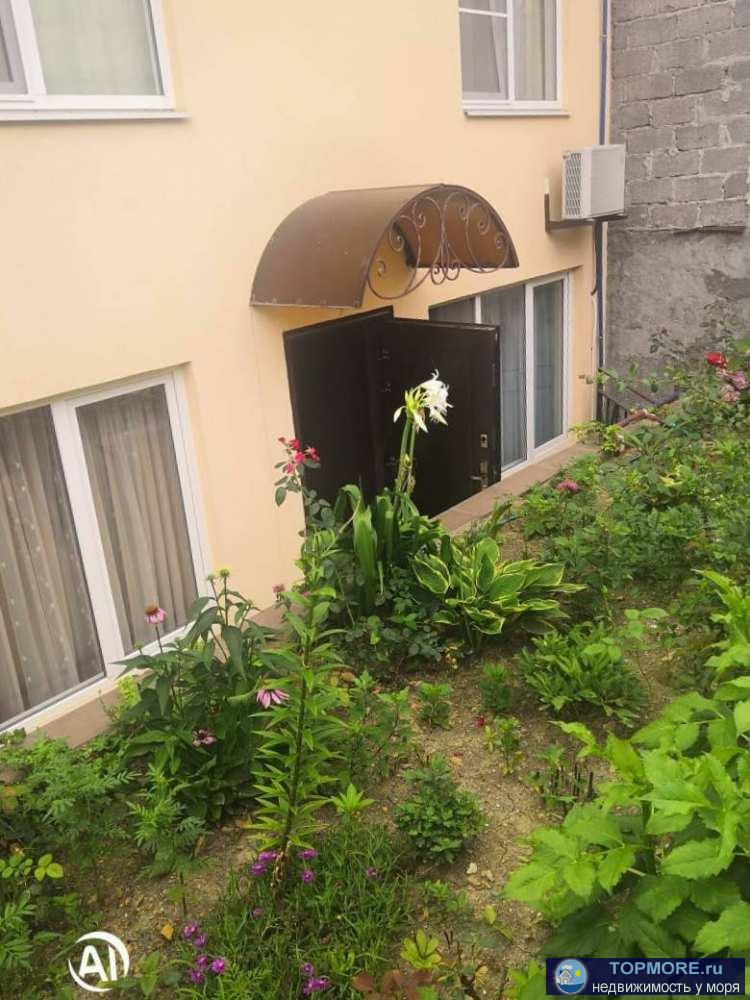 Большой плодоносящий сад.Грамотная планировка и современный ремонт. Все коммуникации централизованые, есть газ.Дом...