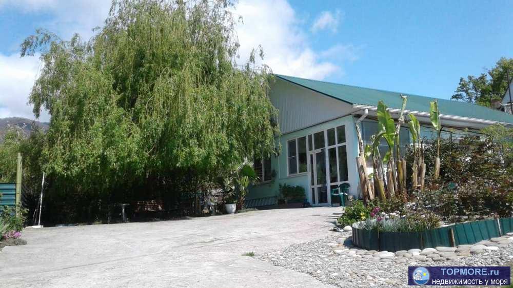 В лазаревском районе срочно продается дом. Фото соответствуют.Коммуникации свет, вода, отопление, баня, участок с... - 1