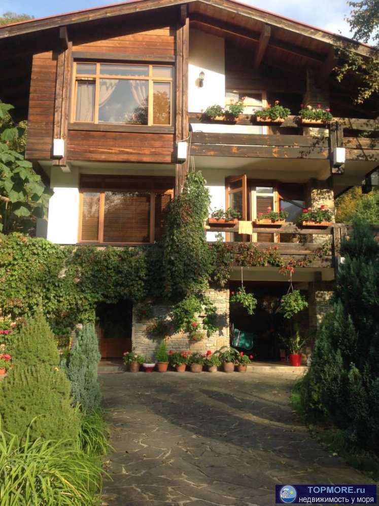  Два новых элитных коттеджа площадью 300 м2 каждый с индивидуальной отделкой.  На первом этаже расположен каминный...