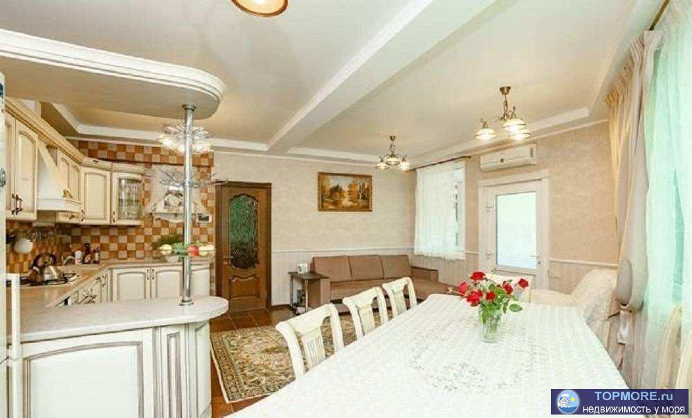 Продаю отличный 3х-этажный дом с ремонтом, бытовой техникой и хорошей мебелью, 3 комнаты, одна из них имеет отдельный...