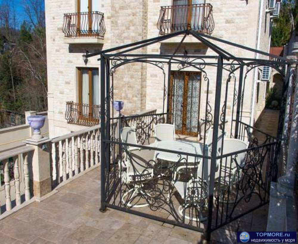 Вилла в тосканском стиле. Дом расположен на участке 6 соток с панорамным видом на море. Жилая площадь 330 м2. Есть...